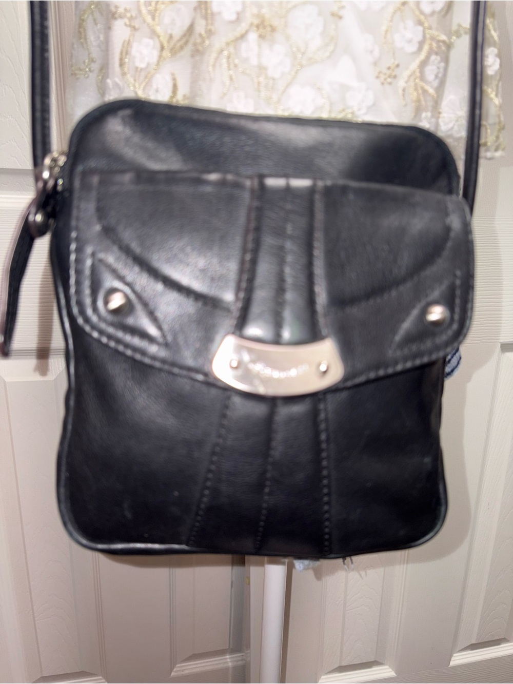 b. makowsky Black Leather Messenger Crossbody